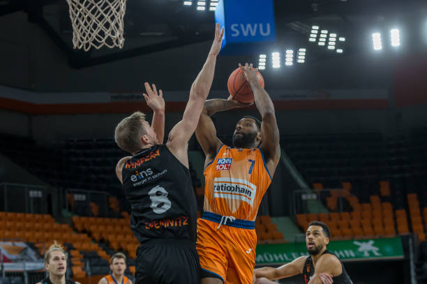 韦加加盟黄 韦加加盟黄